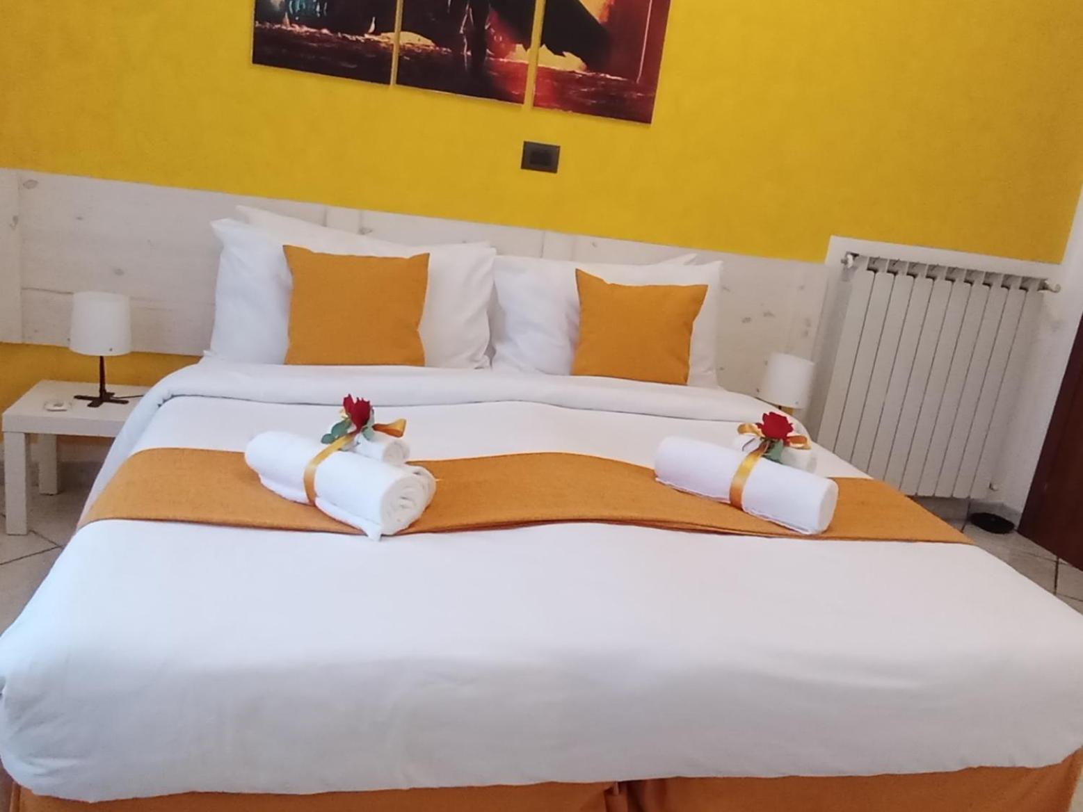 G&G Giusy E Gabry Bed & Breakfast Santhia Exterior photo